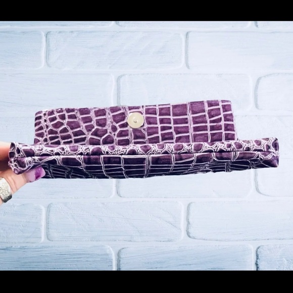 FAUX CROC CLUTCH GLOSSY PURPLE - Picture 11 of 12